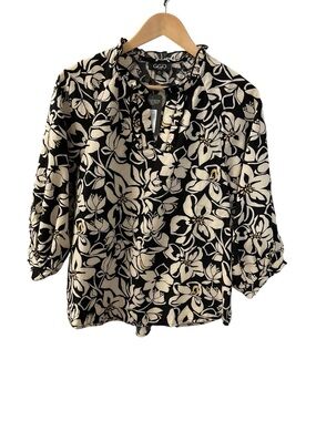GIGIO Floral Print V-Neck Blouse in Black & Cream